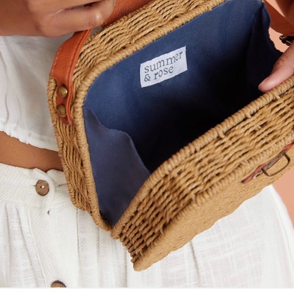 New and unopened Chic straw lined pocketbook - Picture 2 of 8